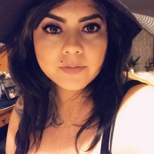 Meet your Posher, Mona